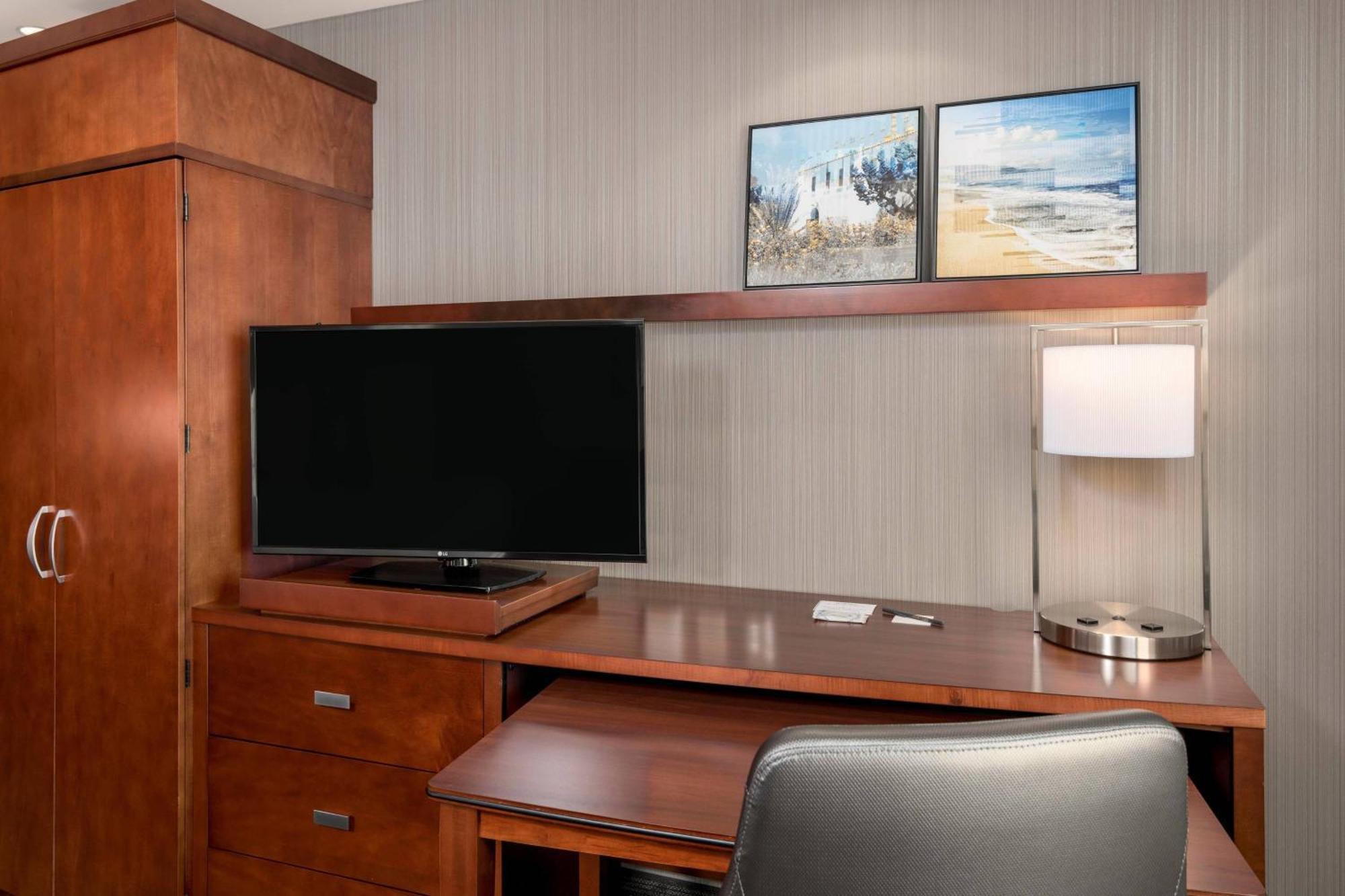 Courtyard By Marriott San Diego Oceanside Exterior foto